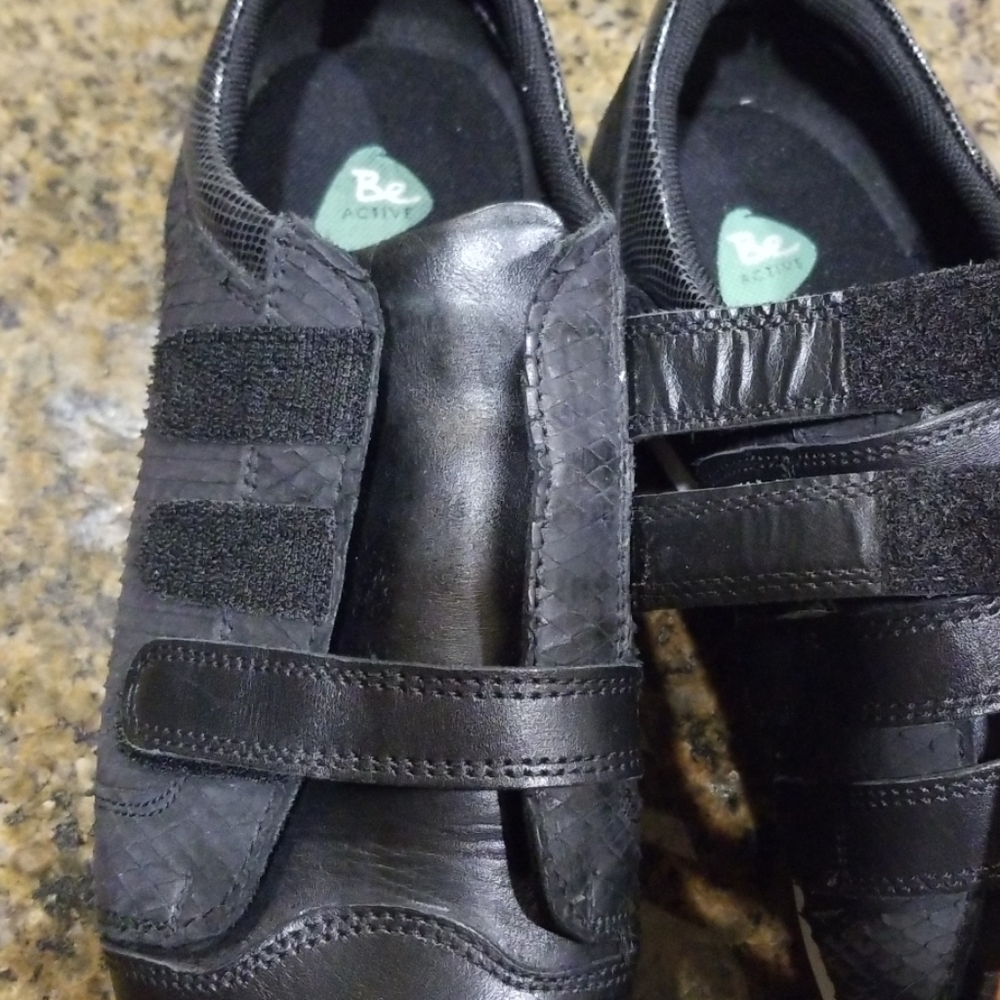 Sneakers - Picture 5 of 5
